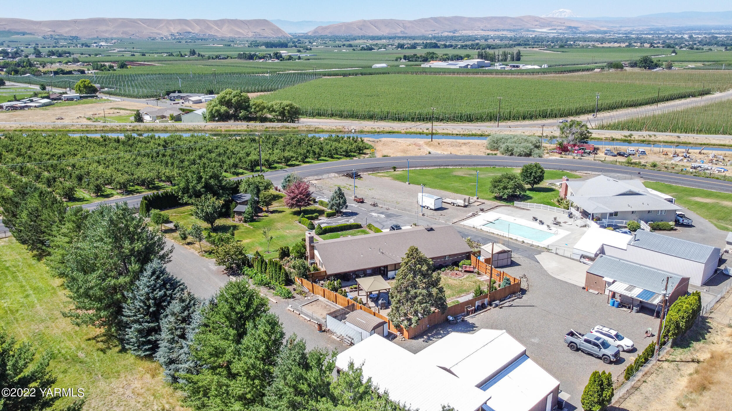 7401 Bittner Road Yakima, WA 98901 - Photo 4 of 55 an aerial view of a city with lake view
