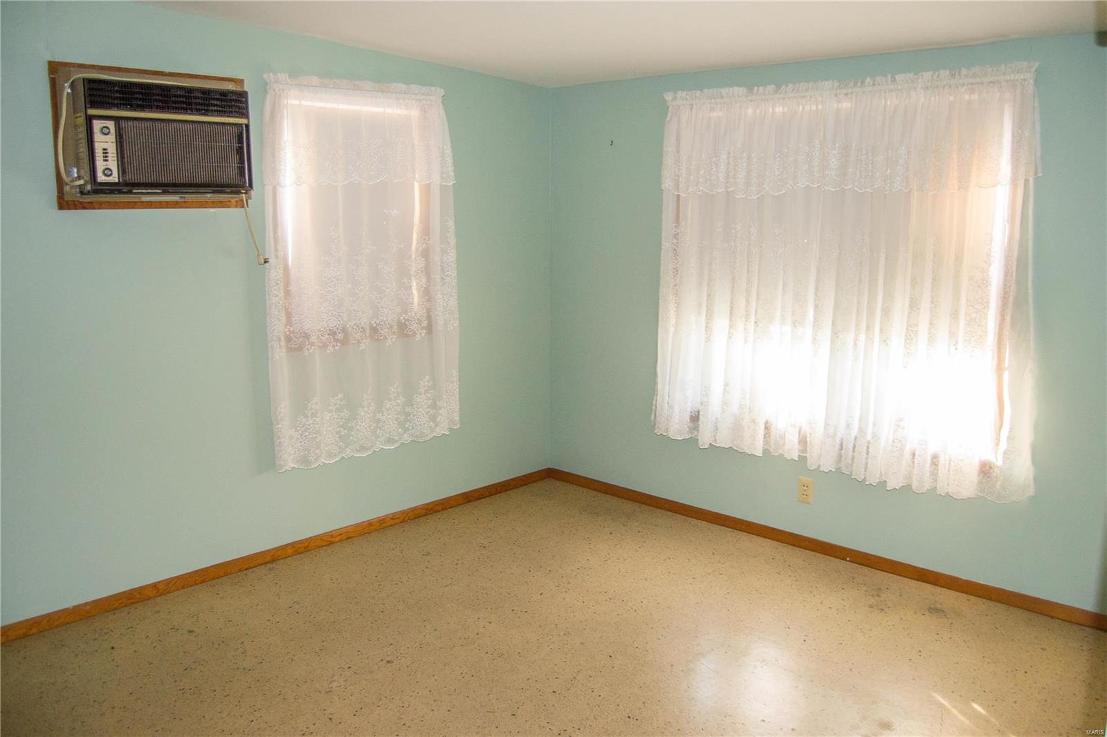1011 Scheel Street Belleville, IL 62221 - Photo 17 of 32 Gallery Image 17