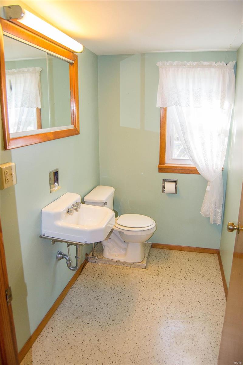1011 Scheel Street Belleville, IL 62221 - Photo 19 of 32 Gallery Image 19