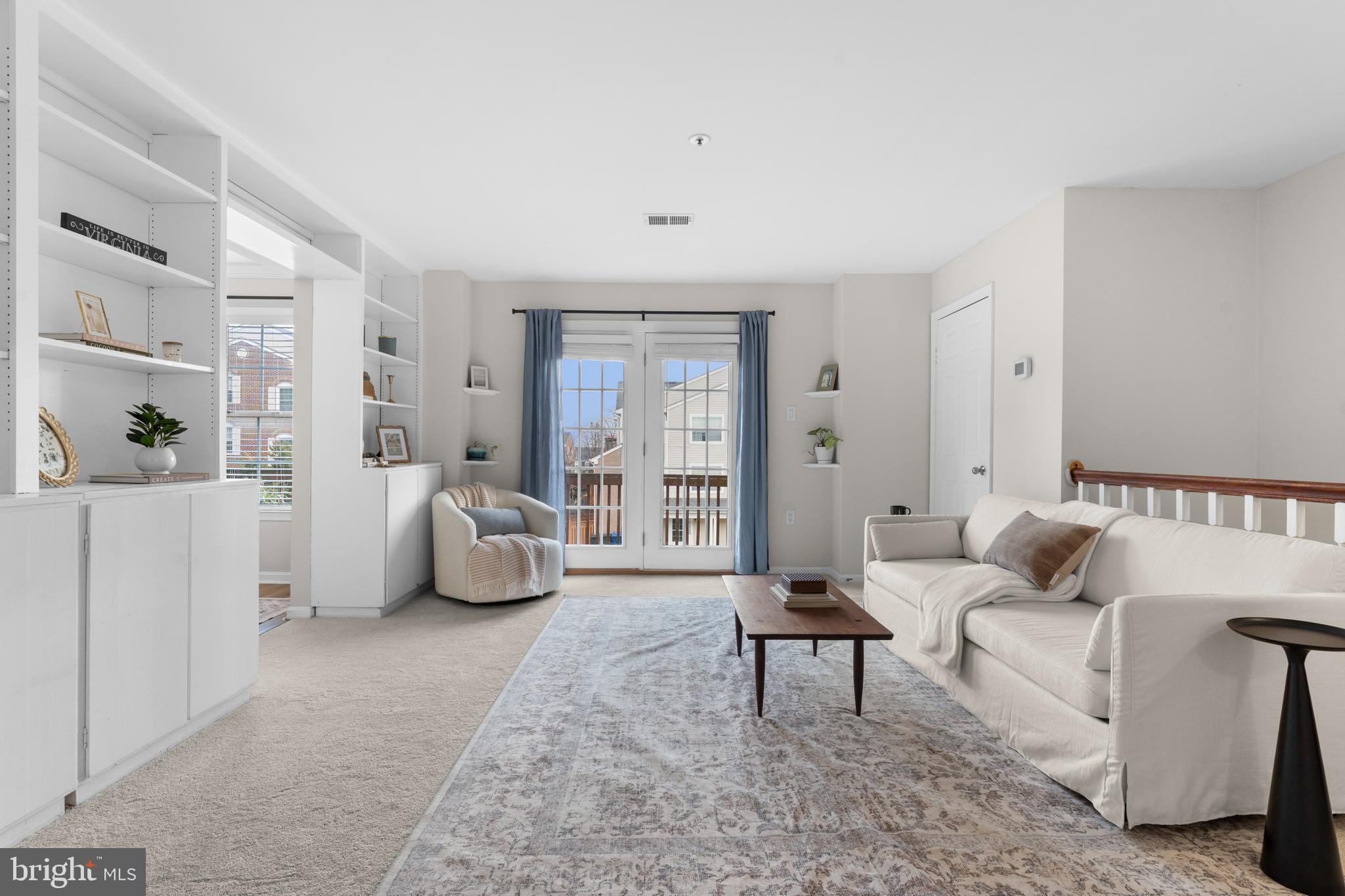 11184 Stagestone Way Manassas, VA 20109 - Photo 12 of 38 a living room with furniture and a couch