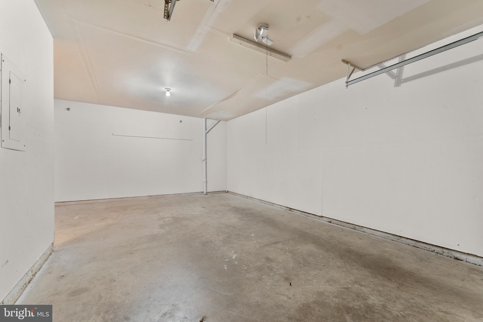 11184 Stagestone Way Manassas, VA 20109 - Photo 8 of 38 a view of an empty room