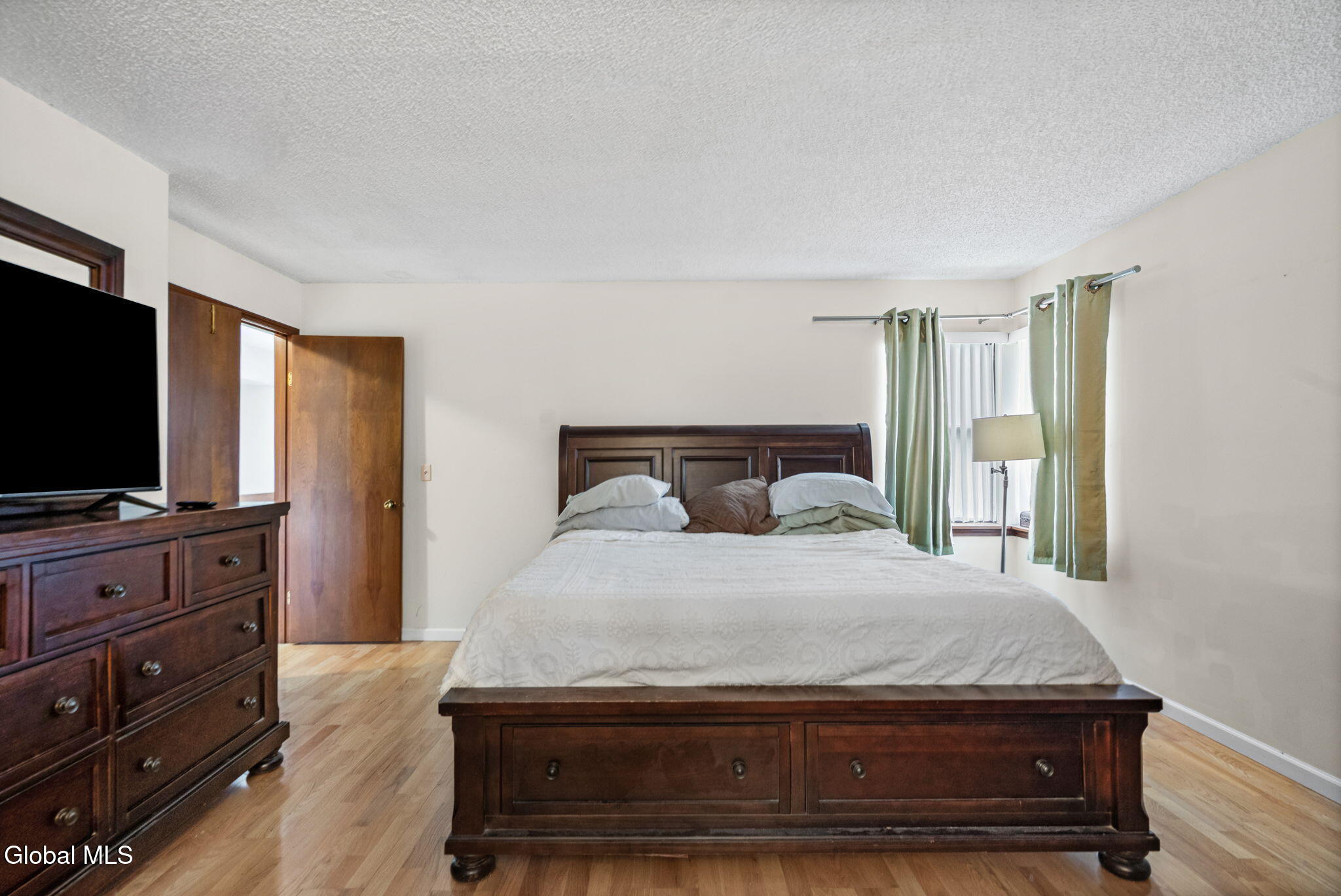 4 Oxford Road Bethlehem, NY 12159 - Photo 28 of 40 28-web-or-mls-4-oxford-rd