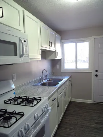 $1,650 | 15 Indianwood Boulevard, Unit 15, Park Forest, IL 60466