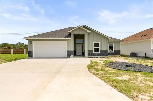 $409,900 | 113 Traditions Drive, Rockport, TX 78382