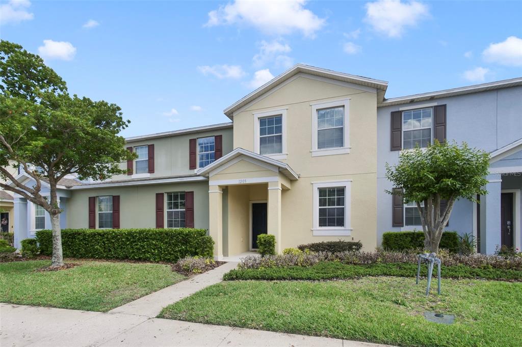 1209 Seburn Road Apopka, FL 32703 - Photo 2 of 25 front view of a house and a yard
