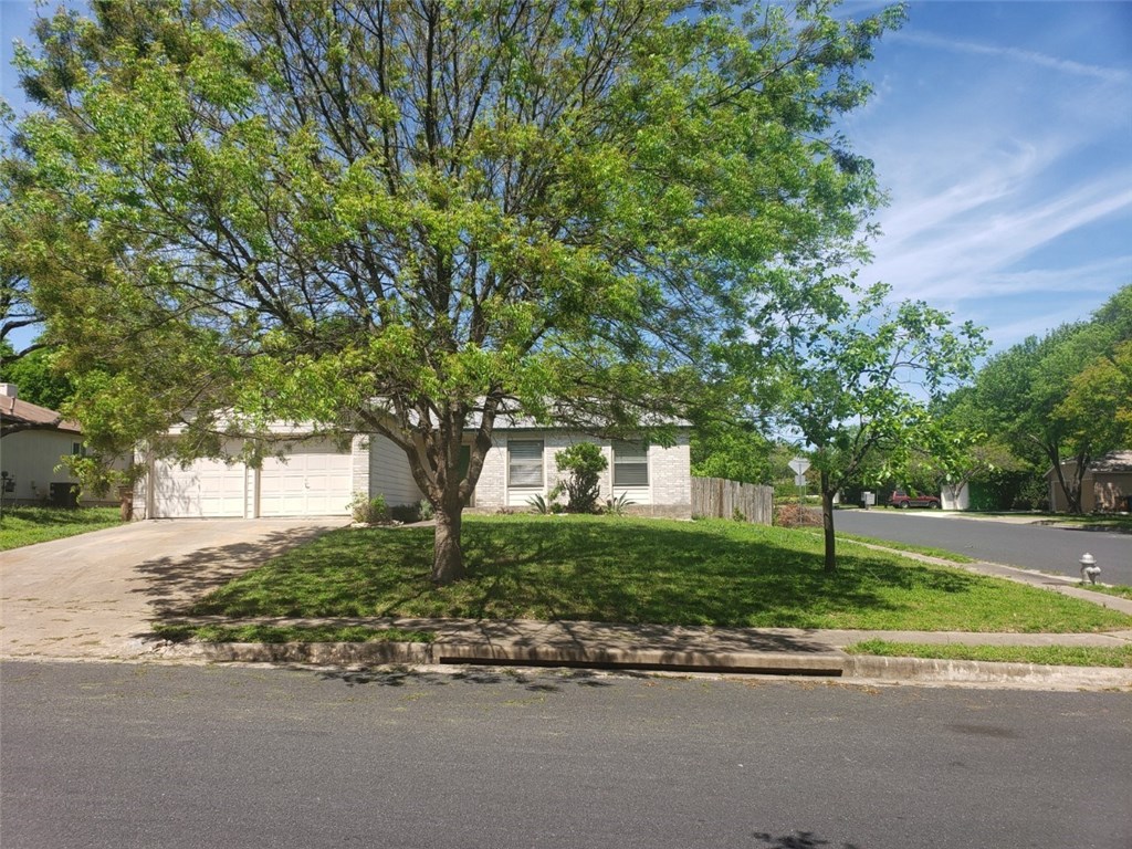 Spacious corner lot in desirable Lamplight Village!