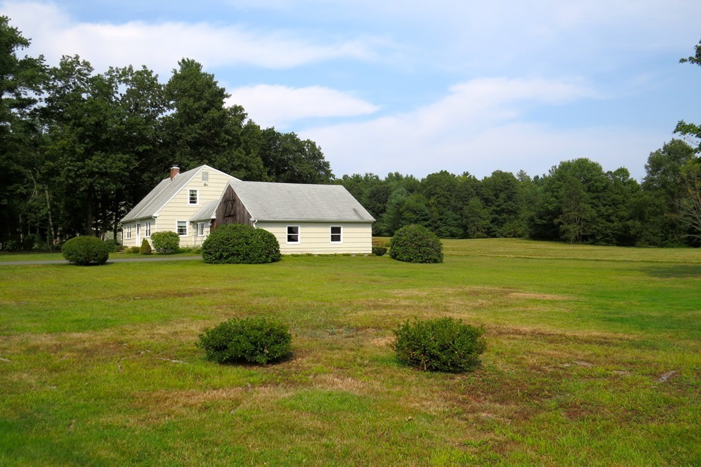 733 Country Club Road Greenfield, MA 01301 - Photo 4 of 29 Gallery Image 4
