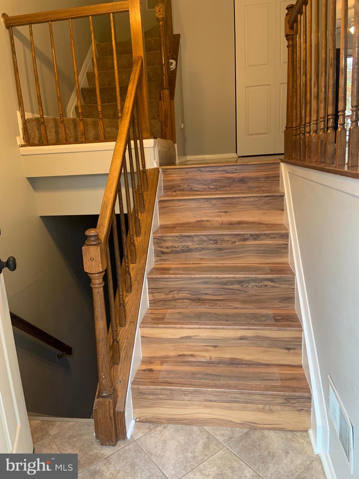 352 Rambling Ridge Court Pasadena, MD 21122 - Photo 4 of 33 Steps to Main level