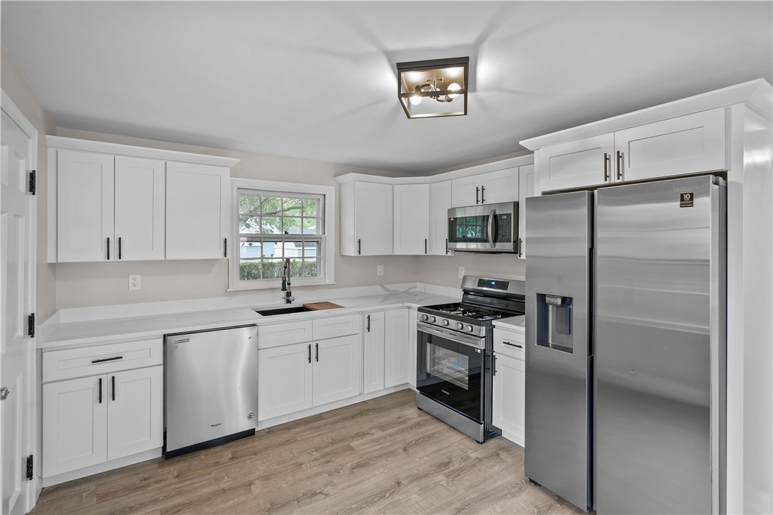 43 Duchess Road Cumberland, RI 02864 - Photo 3 of 34