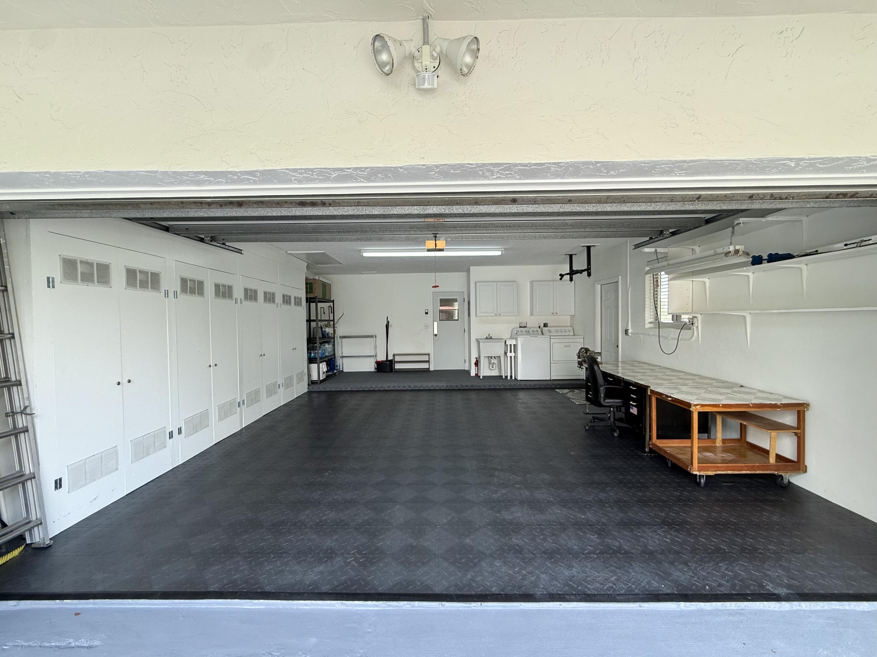 367 Northwest 42nd Street Boca Raton, FL 33431 - Photo 22 of 29 The_Garage