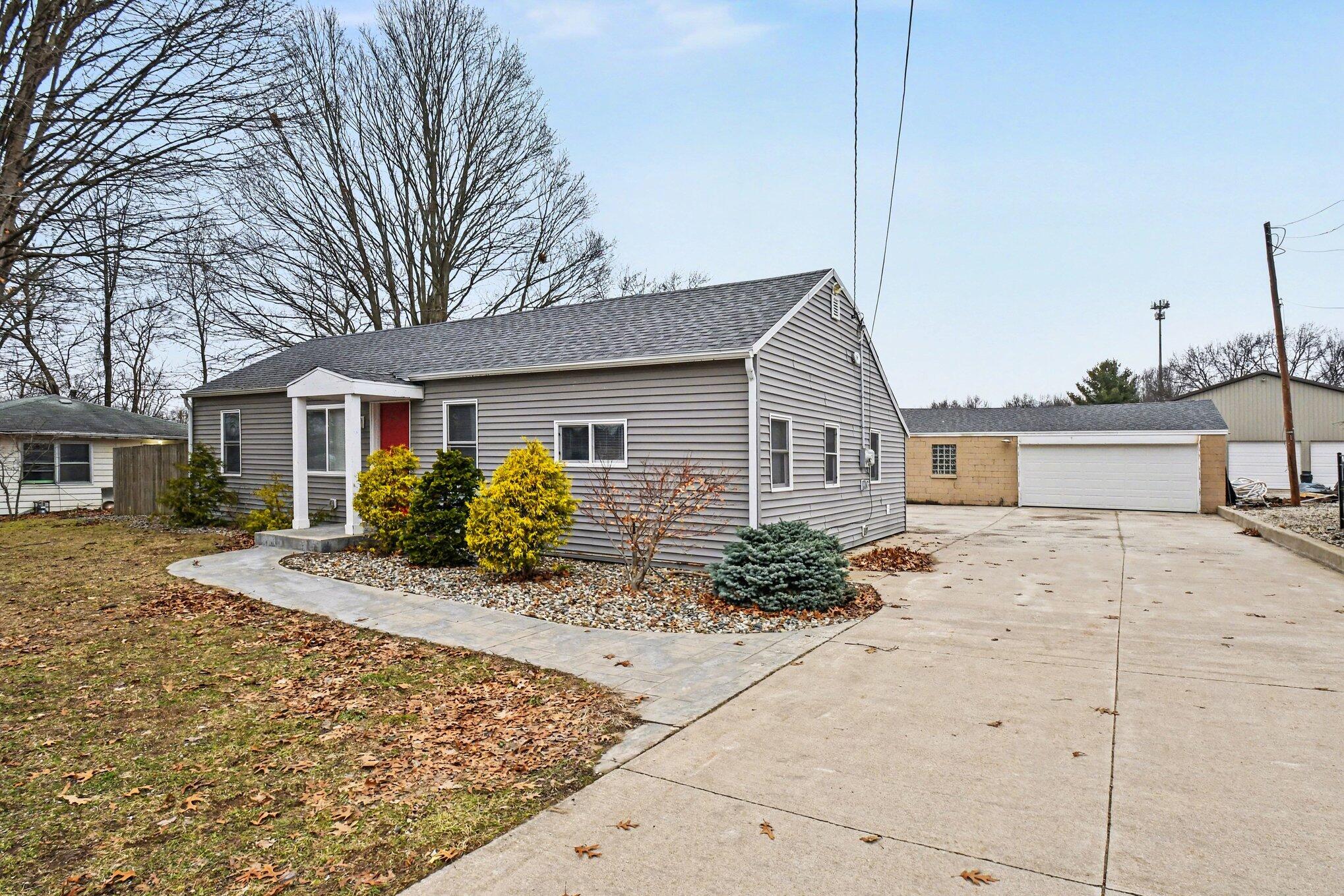 1109 Stateline Road Niles, MI 49120 - Photo 2 of 16 003_file_4112