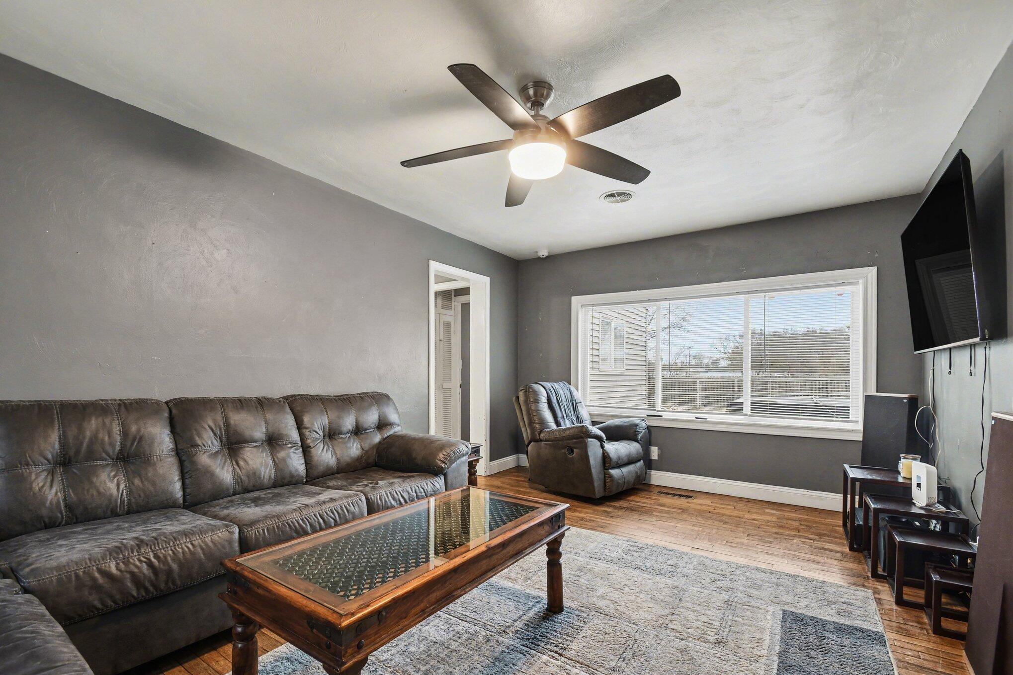 1109 Stateline Road Niles, MI 49120 - Photo 3 of 16 004_file_6797