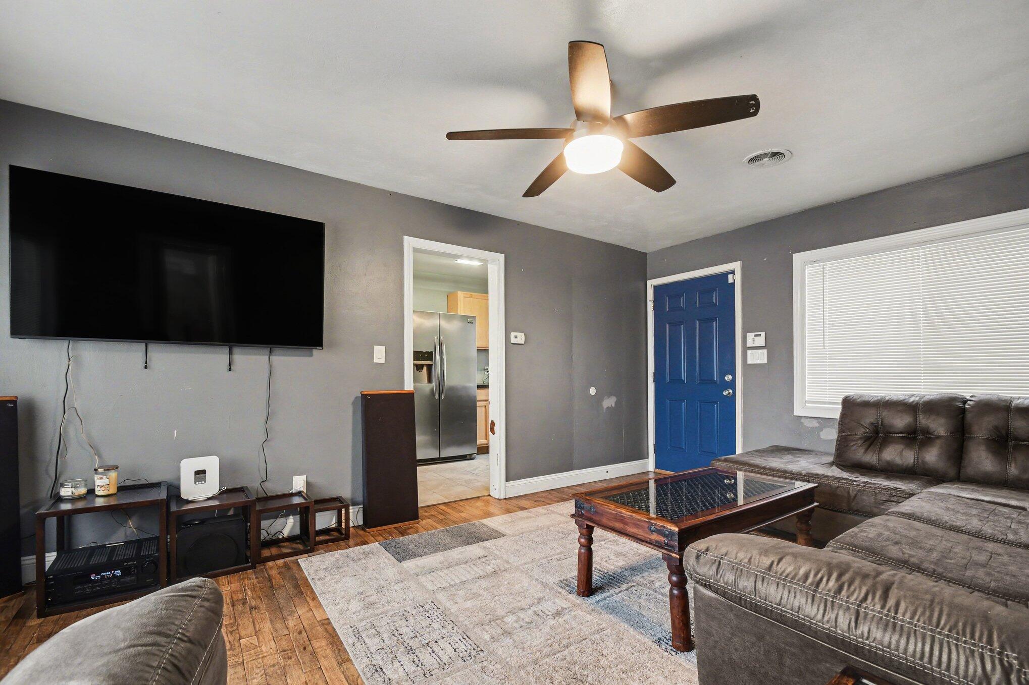 1109 Stateline Road Niles, MI 49120 - Photo 4 of 16 005_file_9510