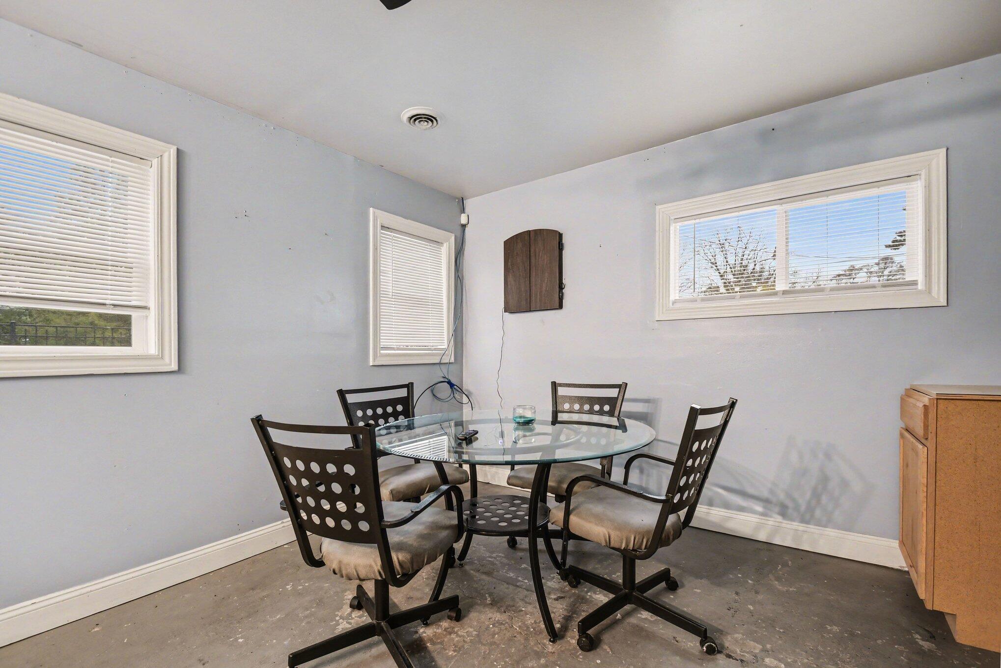 1109 Stateline Road Niles, MI 49120 - Photo 7 of 16 006_file_2131