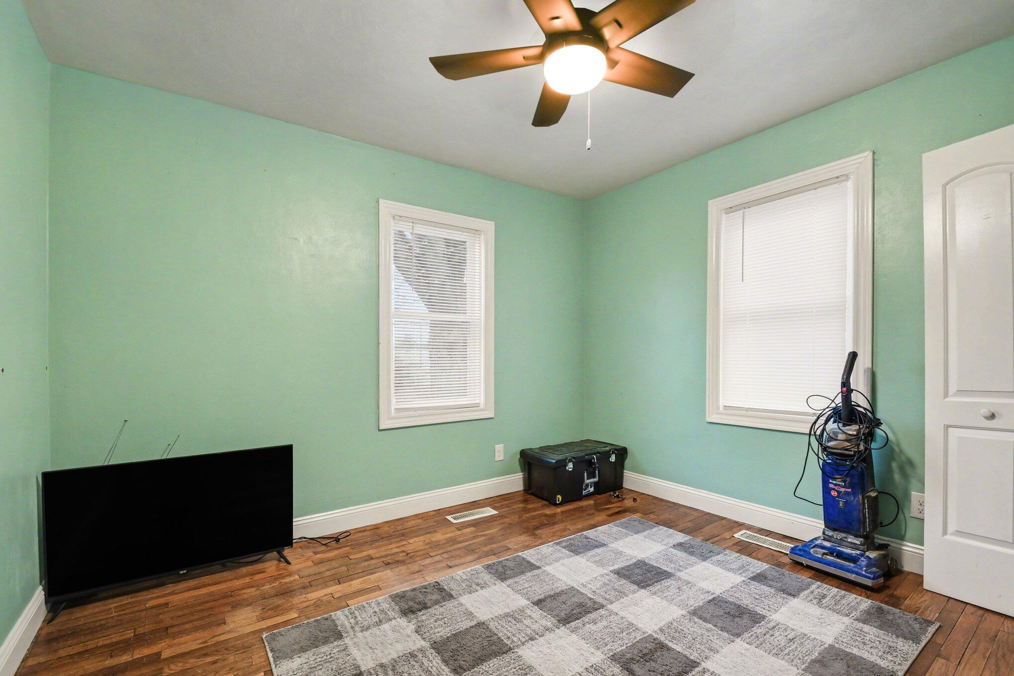 1109 Stateline Road Niles, MI 49120 - Photo 9 of 16 011_file_5860