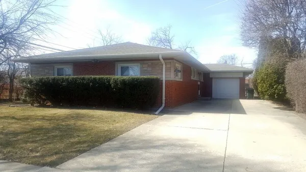 $4,000 | 8816 Kenton Avenue, Skokie, IL 60076