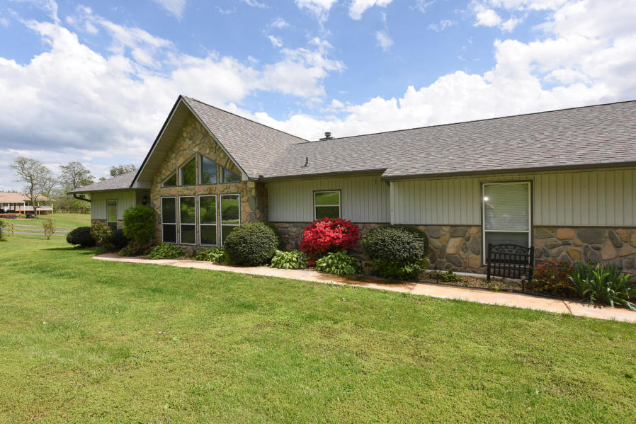 3120 Pineview Road Maryville, TN 37803 - Photo 28 of 31 Beautiful Landscaping