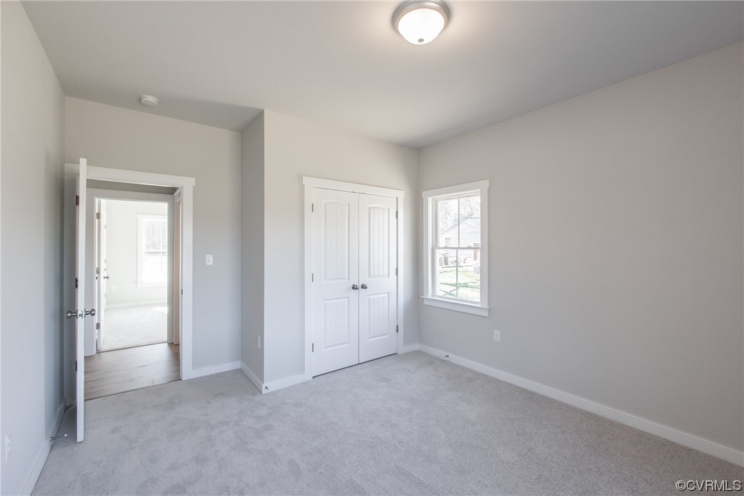 13140 Beach Road Chesterfield, VA 23832 - Photo 26 of 34 an empty room with windows and closet