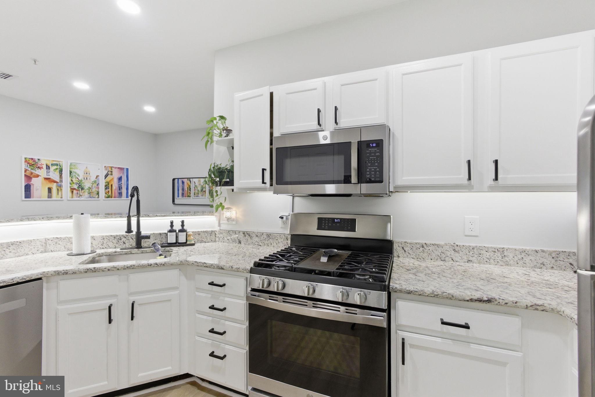 1700 Lake Shore Crest Drive, Unit 33 Reston, VA 20190 - Photo 12 of 32 Kitchen