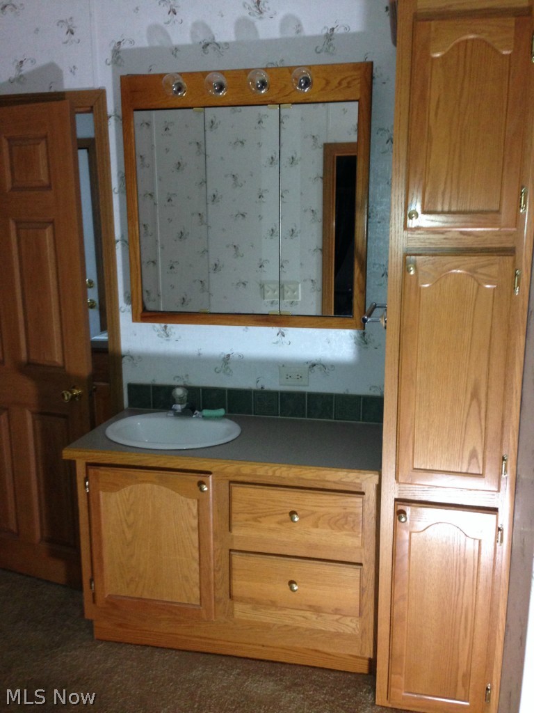 101 Morges Road Malvern, OH 44644 - Photo 12 of 18 Full Bath off master bedroom