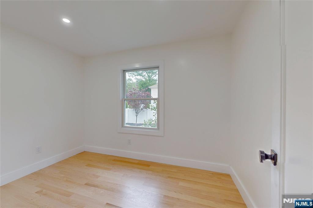 415 Bailey Road Paramus, NJ 07652 - Photo 21 of 44