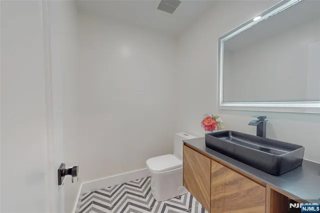 a view of a house with backyard and a tree