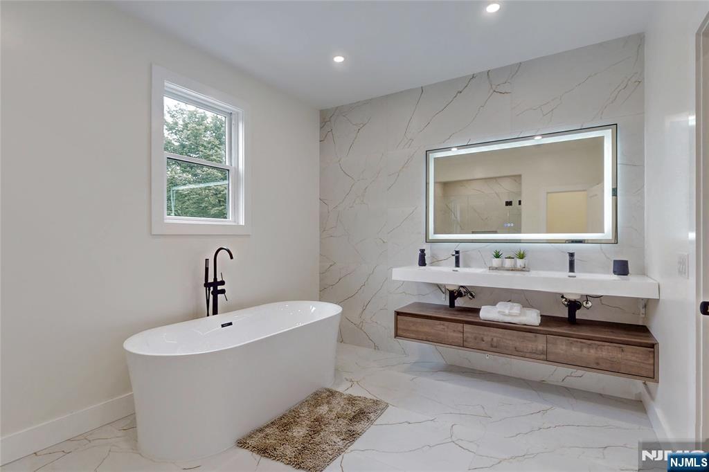 415 Bailey Road Paramus, NJ 07652 - Photo 27 of 44