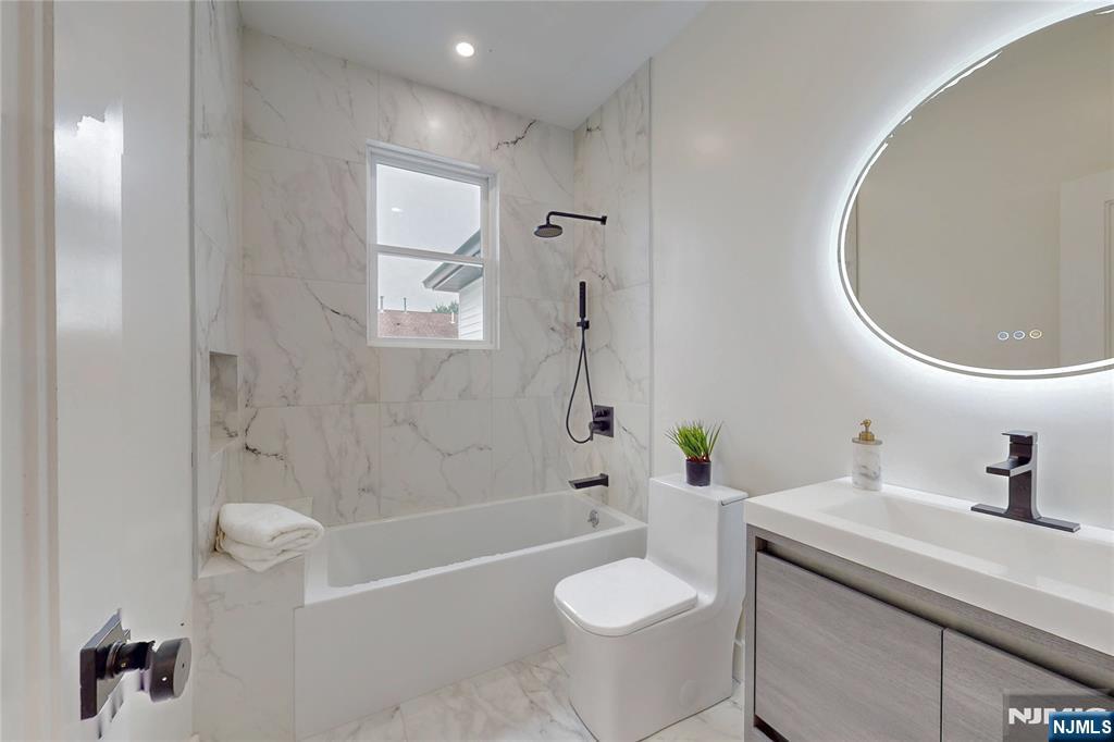 415 Bailey Road Paramus, NJ 07652 - Photo 33 of 44