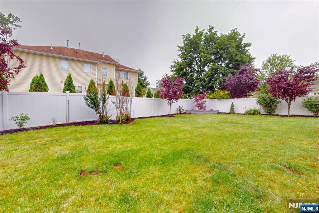 415 Bailey Road Paramus, NJ 07652 - Photo 38 of 44