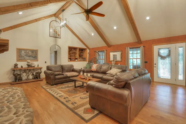 $950,000 | 118 Robert Simmons Road, Westmoreland, TN 37186