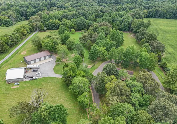 $950,000 | 118 Robert Simmons Road, Westmoreland, TN 37186
