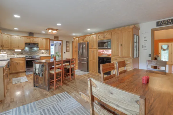 $950,000 | 118 Robert Simmons Road, Westmoreland, TN 37186