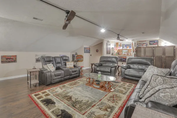 $950,000 | 118 Robert Simmons Road, Westmoreland, TN 37186