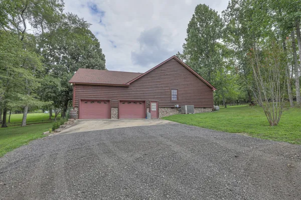$950,000 | 118 Robert Simmons Road, Westmoreland, TN 37186