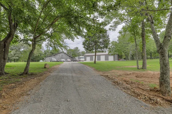 $950,000 | 118 Robert Simmons Road, Westmoreland, TN 37186