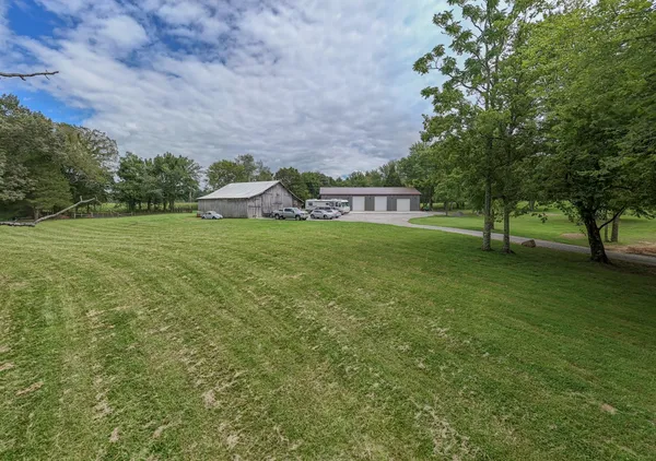 $950,000 | 118 Robert Simmons Road, Westmoreland, TN 37186