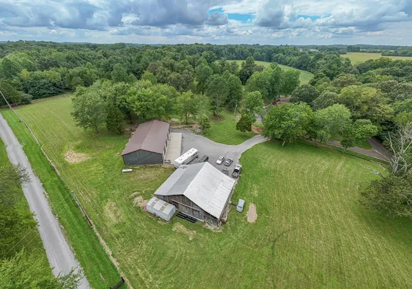 $950,000 | 118 Robert Simmons Road, Westmoreland, TN 37186