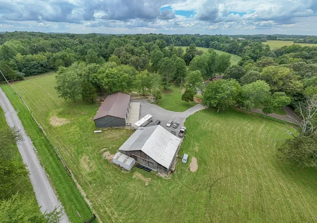 $995,000 | 118 Robert Simmons Road, Westmoreland, TN 37186