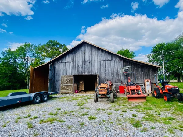 $950,000 | 118 Robert Simmons Road, Westmoreland, TN 37186