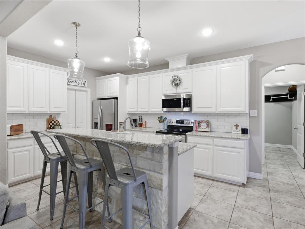 810 Chestnut Grove Drive Cleburne, TX 76033 - Photo 19 of 40 a kitchen with cabinets a sink and appliances