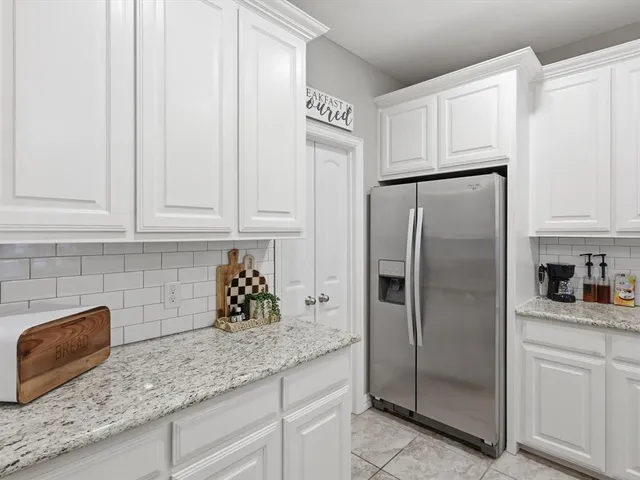 $357,500 | 810 Chestnut Grove Drive, Cleburne, TX 76033