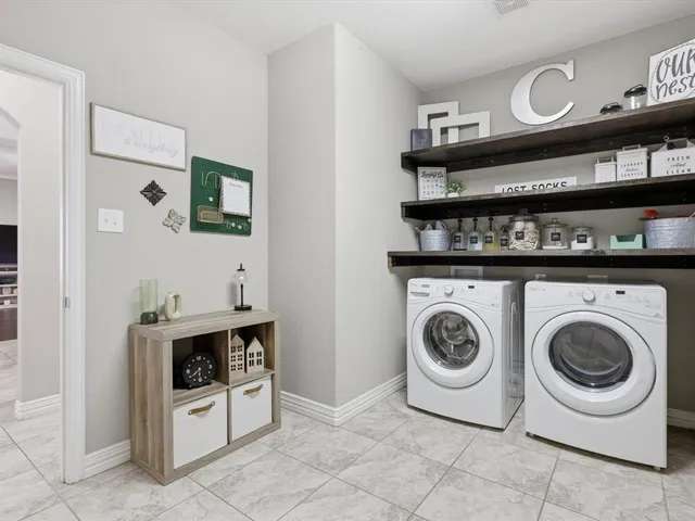 $357,500 | 810 Chestnut Grove Drive, Cleburne, TX 76033