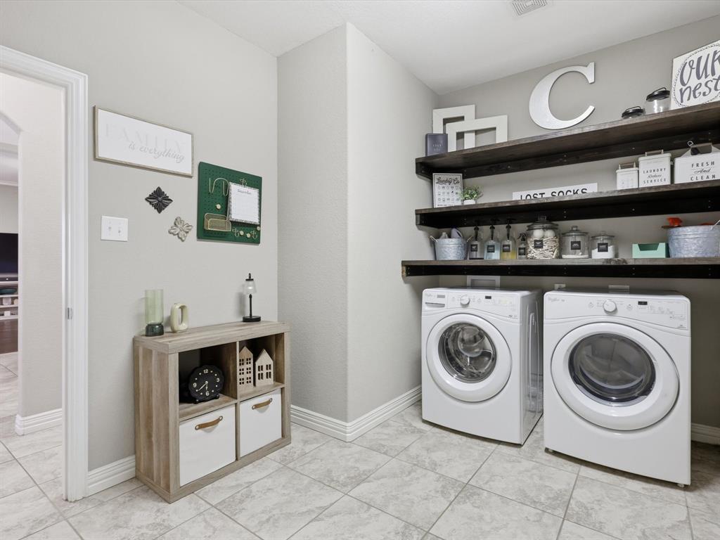 810 Chestnut Grove Drive Cleburne, TX 76033 - Photo 29 of 40 a utility room with dryer and washer