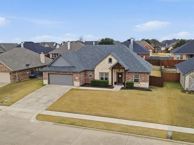 $357,500 | 810 Chestnut Grove Drive, Cleburne, TX 76033