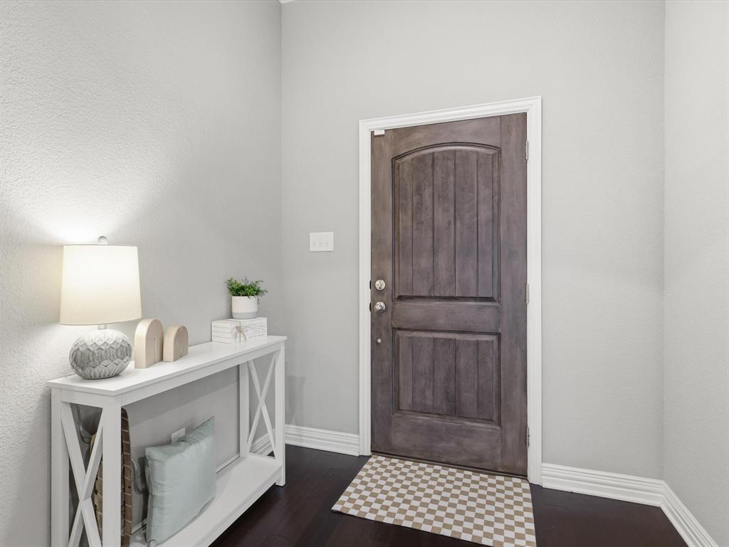 810 Chestnut Grove Drive Cleburne, TX 76033 - Photo 9 of 40 a room with a table and a window