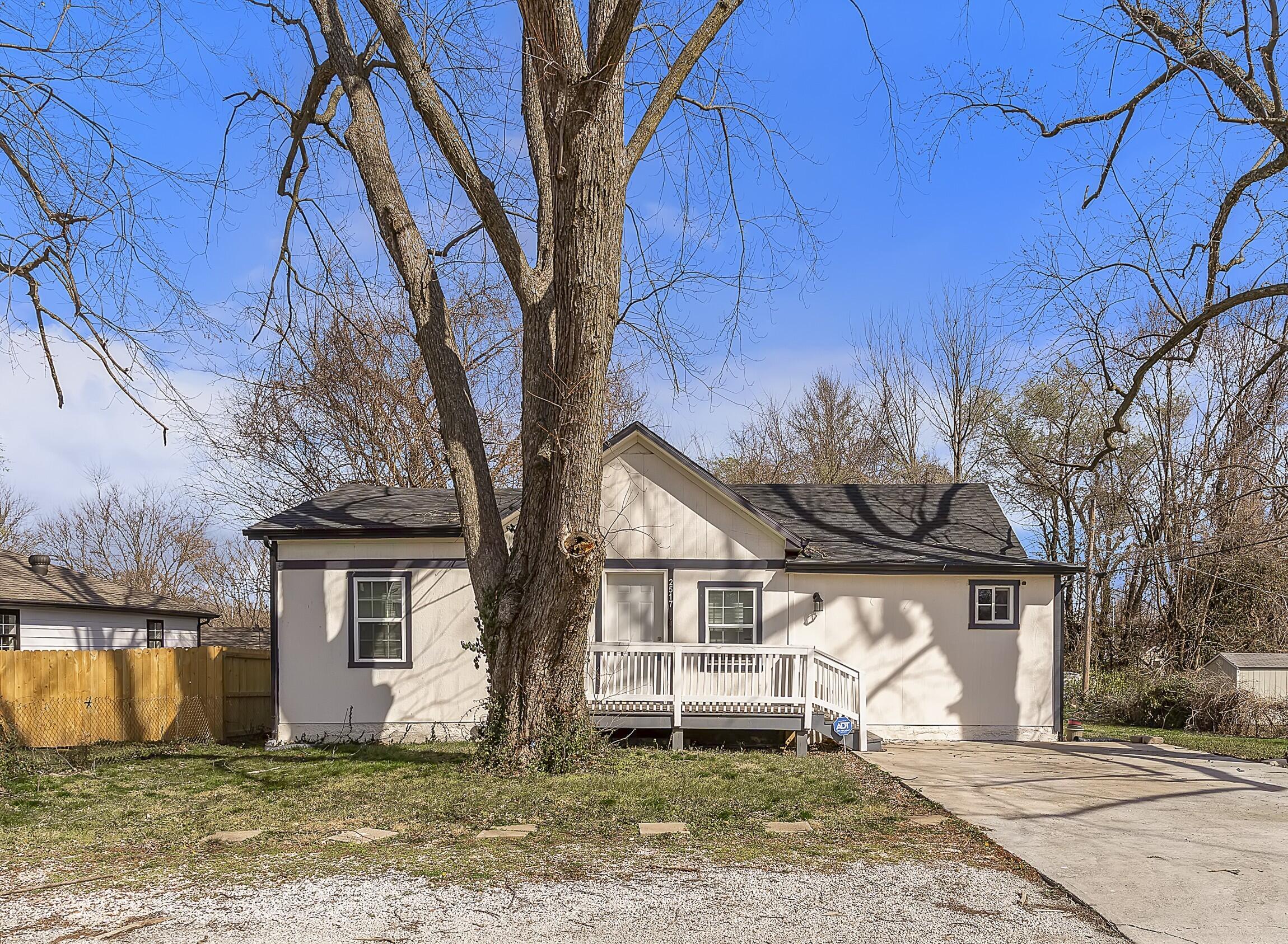 2517 W Phelps-2