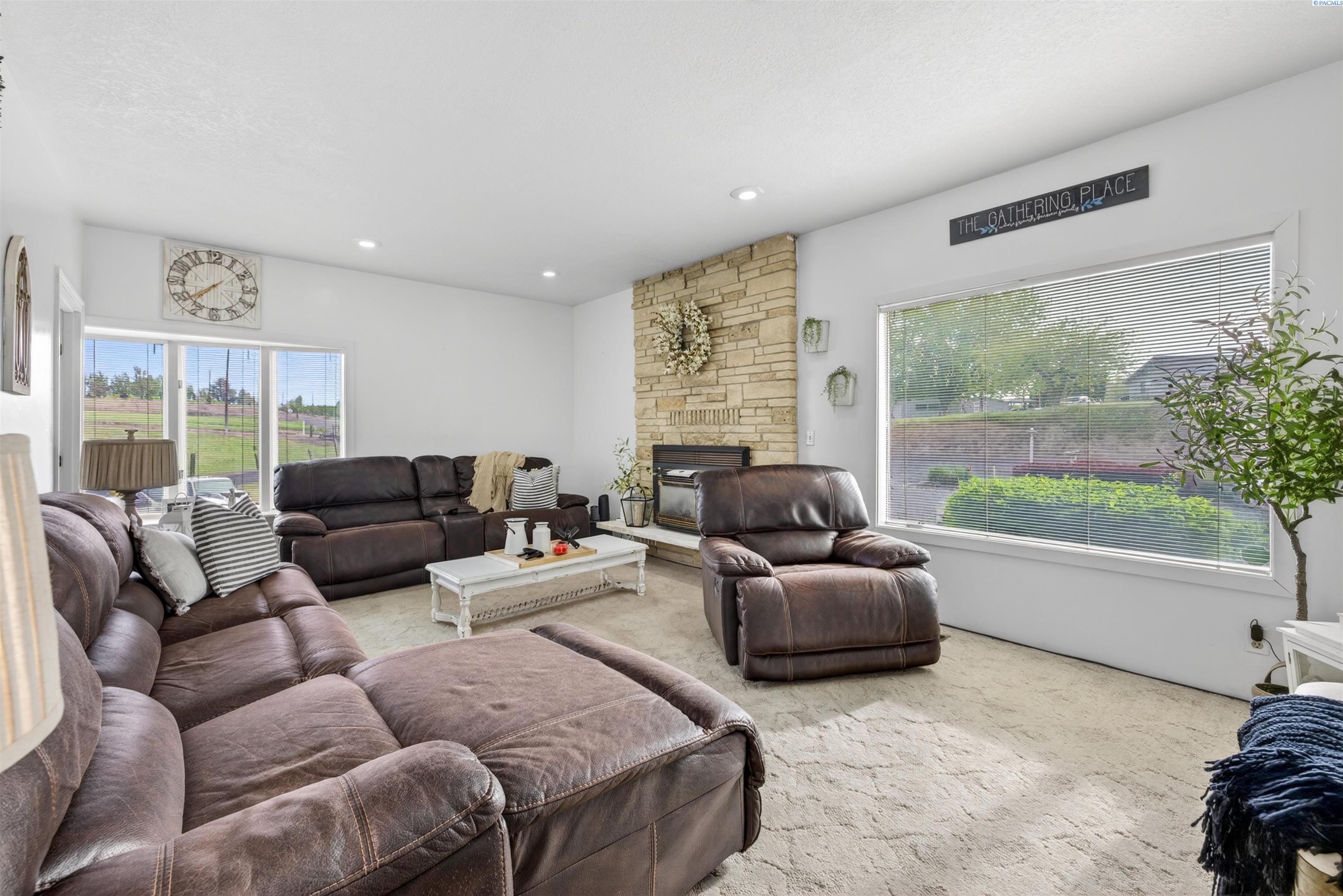 1260 Appleway Road Grandview, WA 98930 - Photo 9 of 50 Gallery Image 9