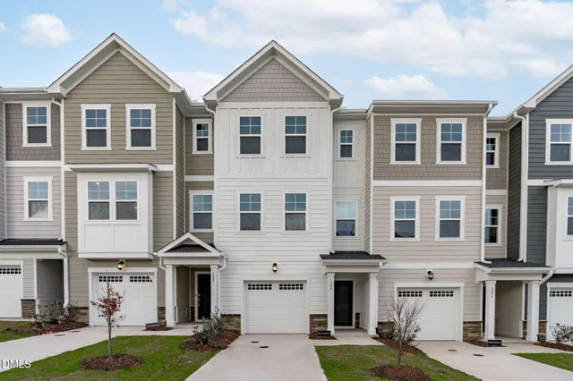 $2,200 | 504 Light Oak Way, Apex, NC 27539