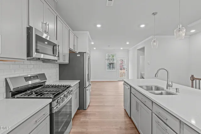 $2,200 | 504 Light Oak Way, Apex, NC 27539