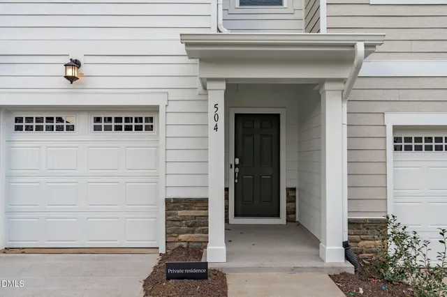 $2,200 | 504 Light Oak Way, Apex, NC 27539